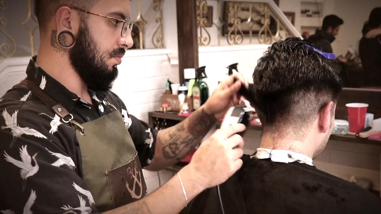 Barbero haciendo un desvanecido en Sailors Club